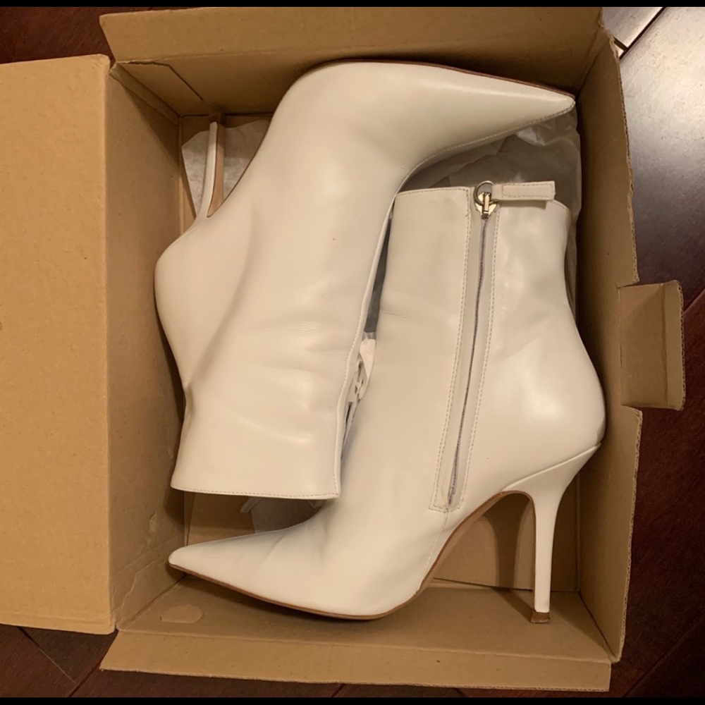 Zara white leather pointed toe bootie Size 38EU